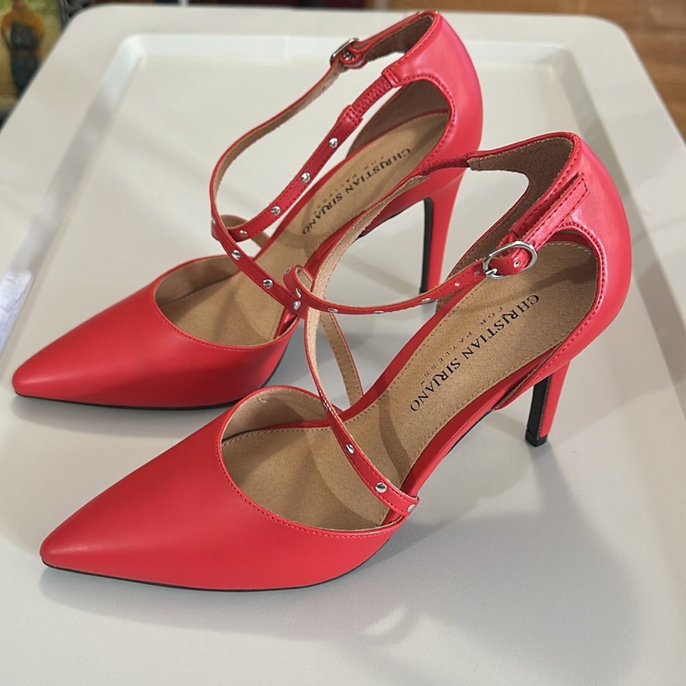 Red Pump - image 2